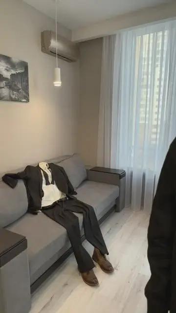 Change the look to evening dress using a single transition - 1