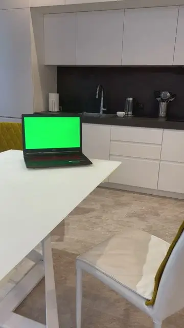 Клон ворует сладости через монитор ноутбука - 0