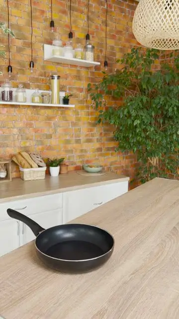 Break an egg in a pan by directly hitting it from afar - 2