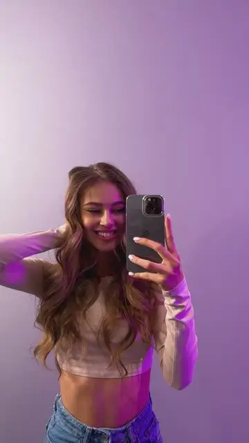 Non-stop subject falling in front of a mirror - 4