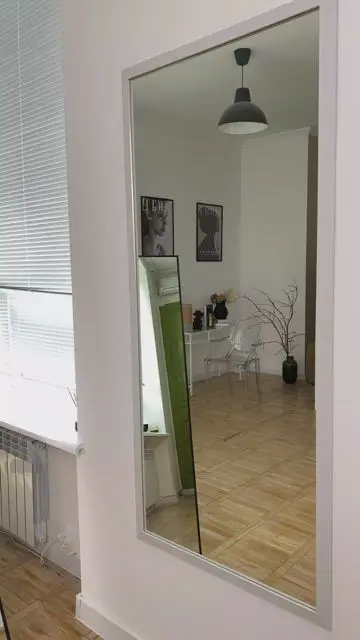 Consult with doubles in the mirrors about the outfit - 4