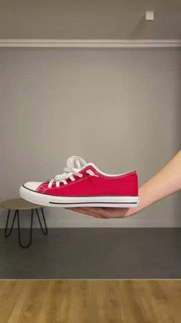 Shoes fly around the room and help change looks - 4