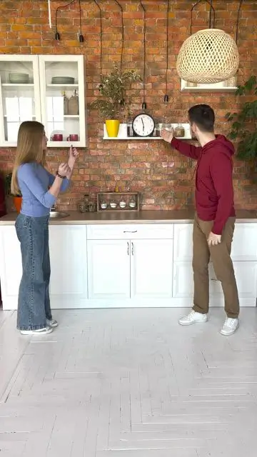 Stop time in order to move the clock hands - 2