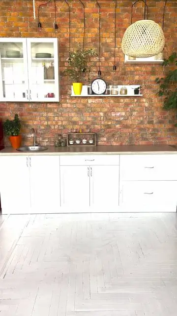 Stop time in order to move the clock hands - 3