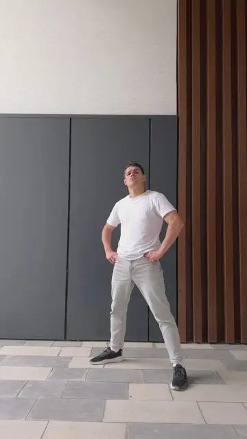 跳舞，在自己周围创造彩色圆圈 - 0