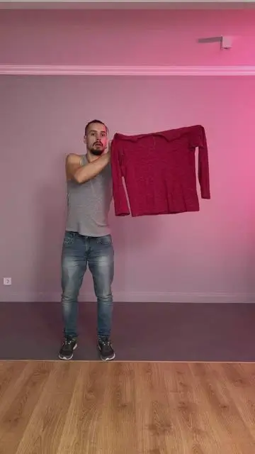 Things fly around the room and put on the subject themselves - 8