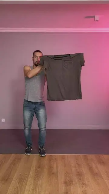 Things fly around the room and put on the subject themselves - 9