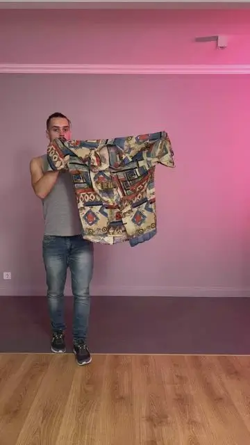 Things fly around the room and put on the subject themselves - 10