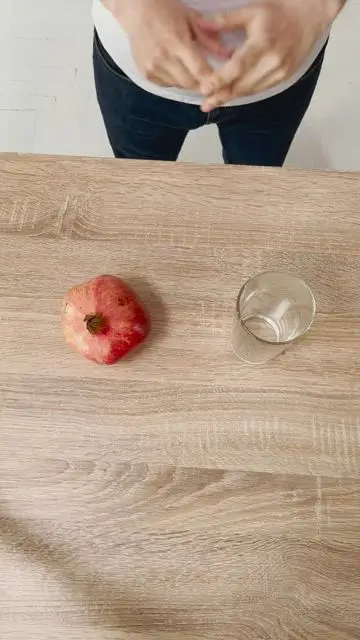 石榴砸在玻璃杯上变成籽 - 0