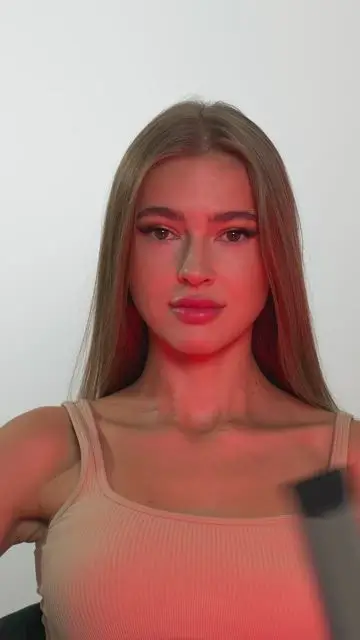 光の一閃で美しく変身する - 1