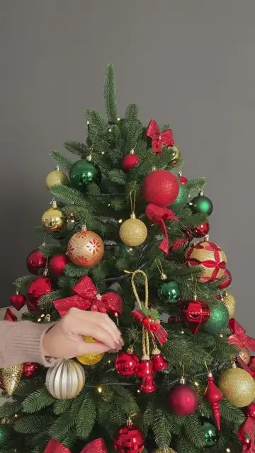 Вешаем друзей на елку вместо игрушек - 6