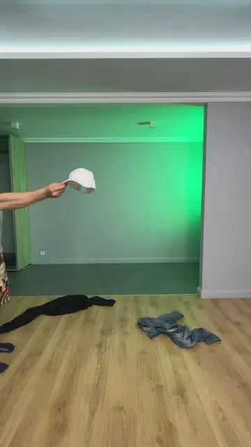 Things take off and put on the subject - 8