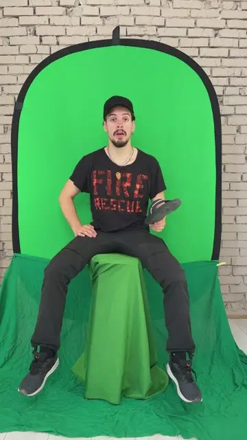 Клоны сидят друг у друга на плечах и меняют образы, бросая шлепанец - 6