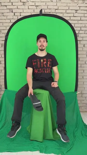 Клоны сидят друг у друга на плечах и меняют образы, бросая шлепанец - 12