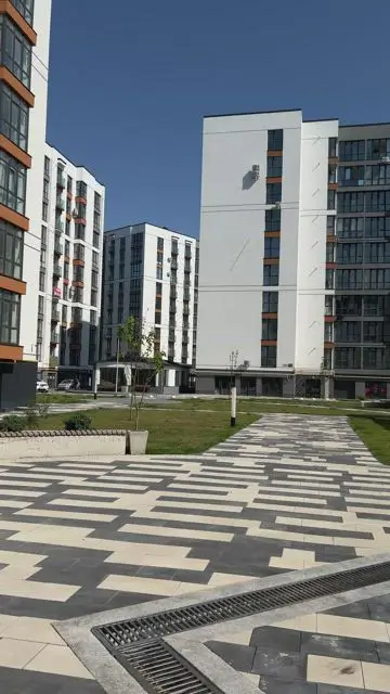 克隆人在街上騎自行車 - 5