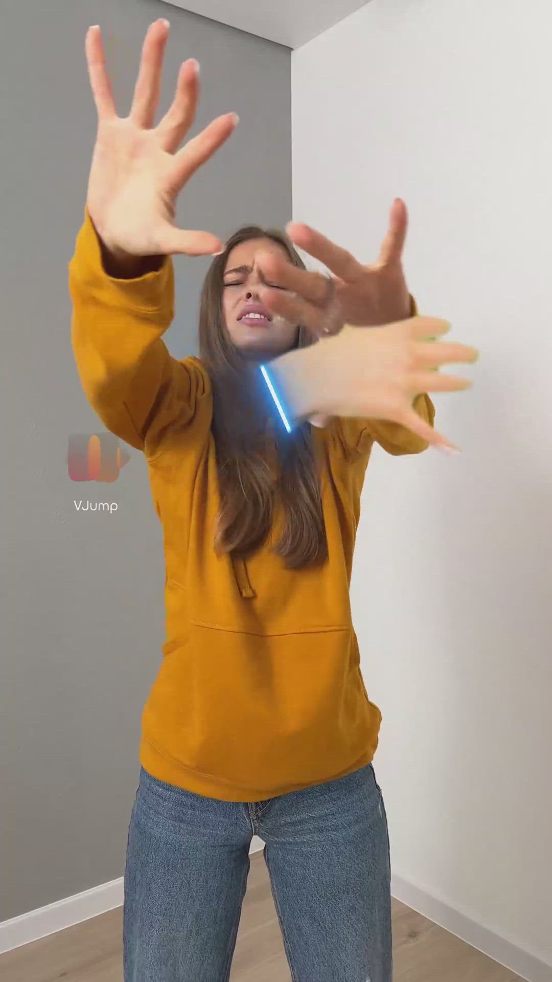 Flying hands interfere with the subject ️ How to make a TikTok videoe