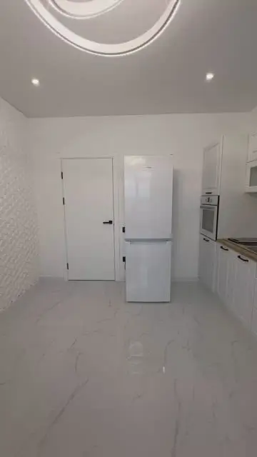 Land from the ceiling directly to the refrigerator and with a wave of the hand change the products in it - 1