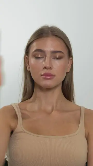 Взмахом руки пошагово наносим макияж - 6