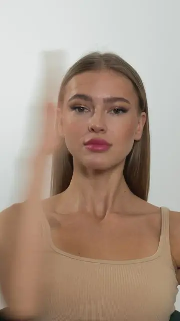 Взмахом руки пошагово наносим макияж - 9