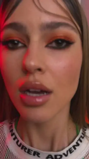 With a head movement, change the lighting in the room, and then change your looks - 4