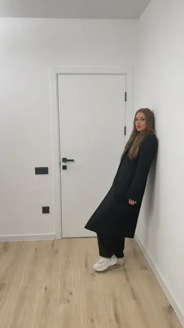 靠在牆上改變你的造型 - 1