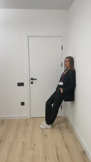 靠在牆上改變你的造型 - 4