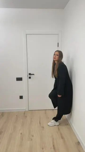 靠在牆上改變你的造型 - 10