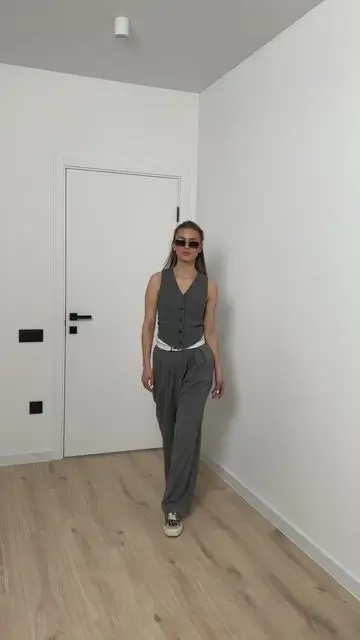 Change your outfit as you walk - 0