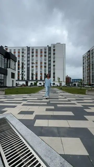 Change your outfit and surroundings while walking - 6