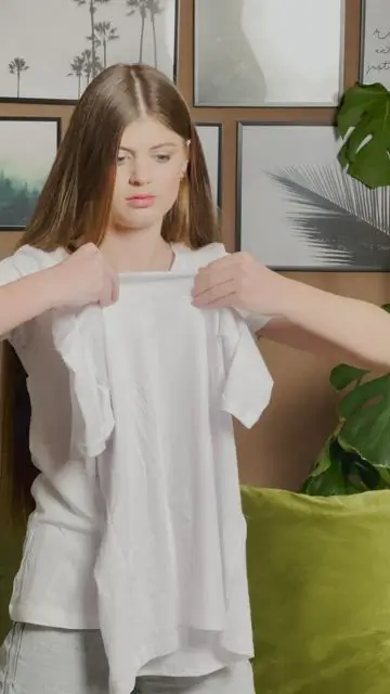 Try to change your t-shirt with the wave of your hand, but nothing happens - 4