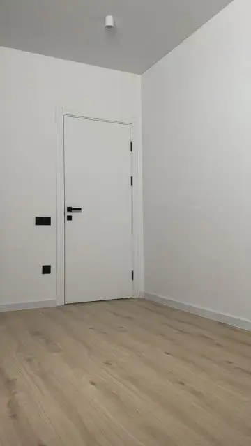 从运动鞋中出现，改变形象并消失 - 8