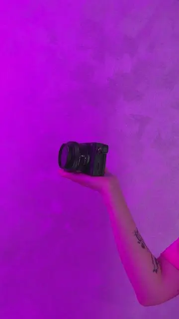 Надеваем наушники и попадаем в комнату с летающими предметами - 4