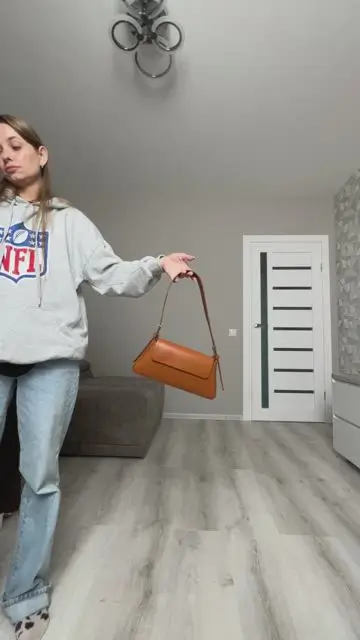 空から落ちてくる服でルックを変える - 6