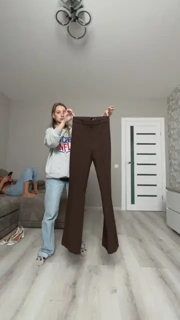 空から落ちてくる服でルックを変える - 8