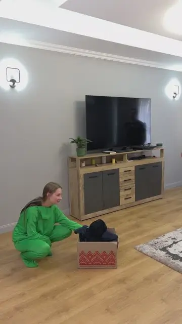 Волшебная одежда появляется из коробки, и сама надевается на персонажа - 1