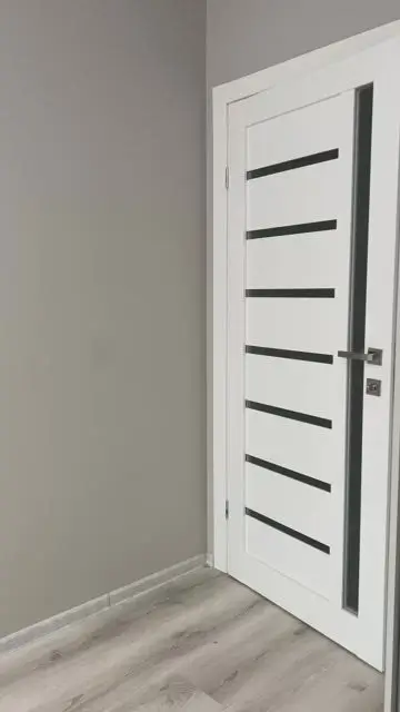 Прячемся за дверью и появляемся в другом месте - 1