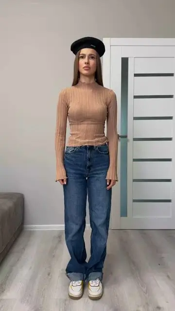 Персонаж поварачивает головой и постепенно меняет образ - 4