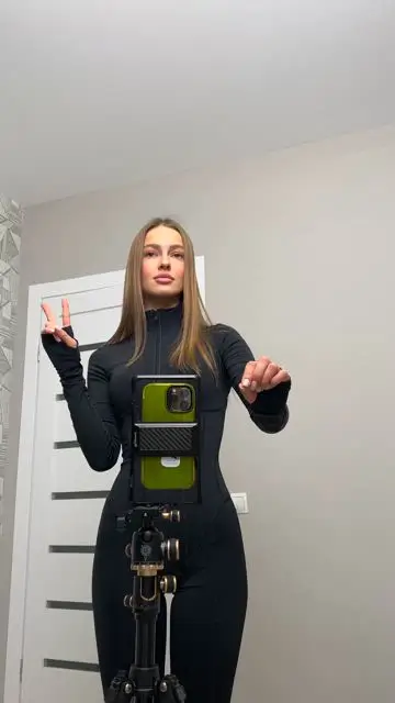 Changing image through glasses - 1