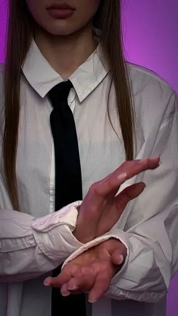 Героя окружают виртуальные видео - 6