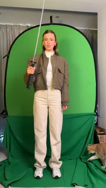 We wave the lightsaber and change the location and image - 0