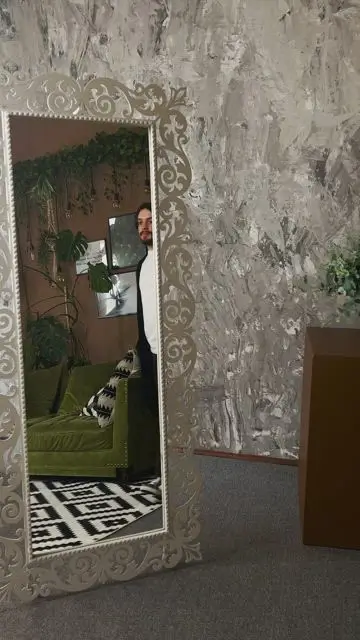 Redress yourself as a clown in the mirror - 0