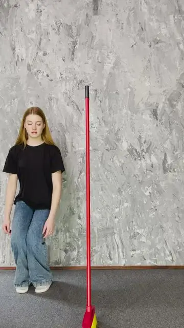 Change looks using a mop - 1