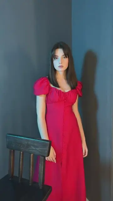 Change looks by assuming different body positions - 4