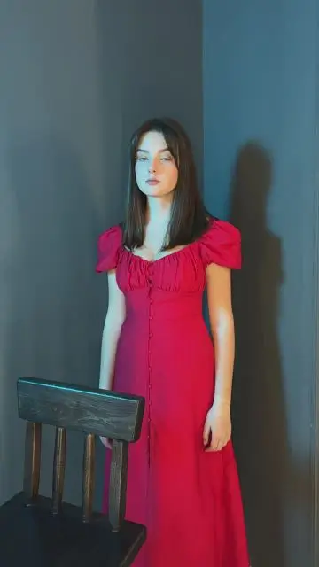 Change looks by assuming different body positions - 5