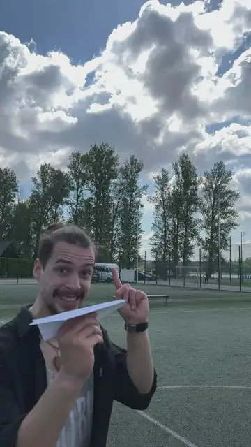 Бумажный самолетик превращается в большой самолет - 0