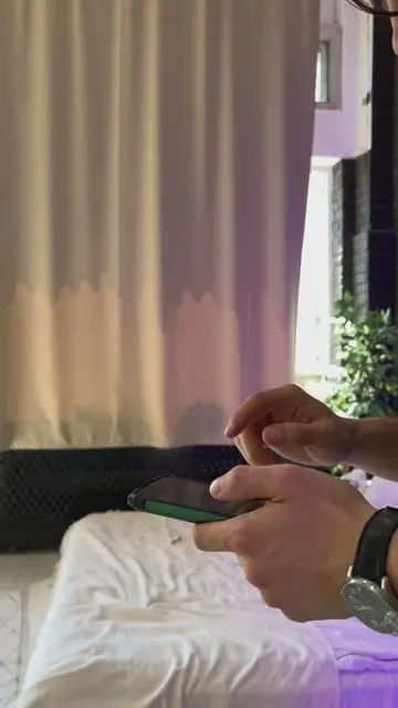 ソーシャルネットワークのフィードをスクロールすると、空中に表示されます - 1