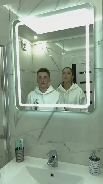 Accidentally erase the head of a friend - 1