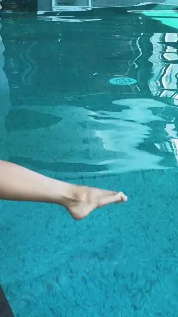 Прыгаем в бассейн, но передумываем, и вылетаем обратно - 1