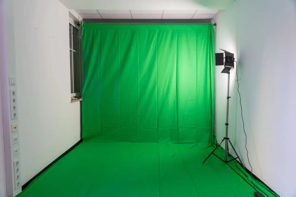 Change the background color in a video — Photo №1