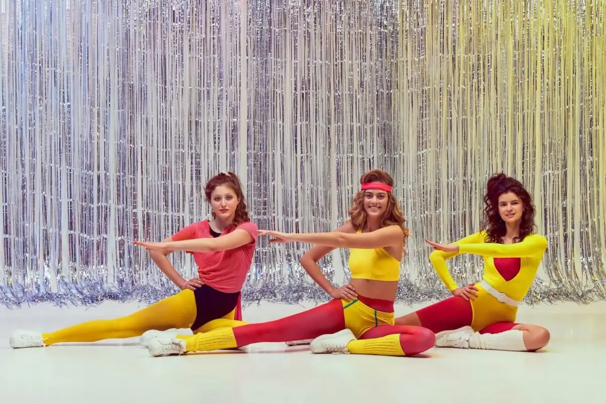 Tendencias de moda de los 80 y atuendos geniales — Photo №14